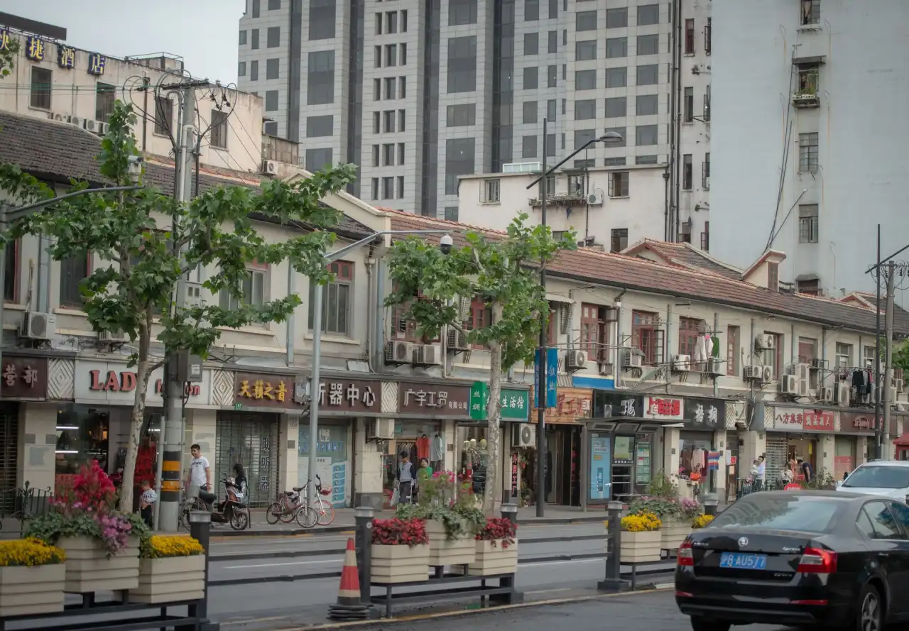 企业短视频制作与投放效果对比分析：含熵广告传媒实战案例