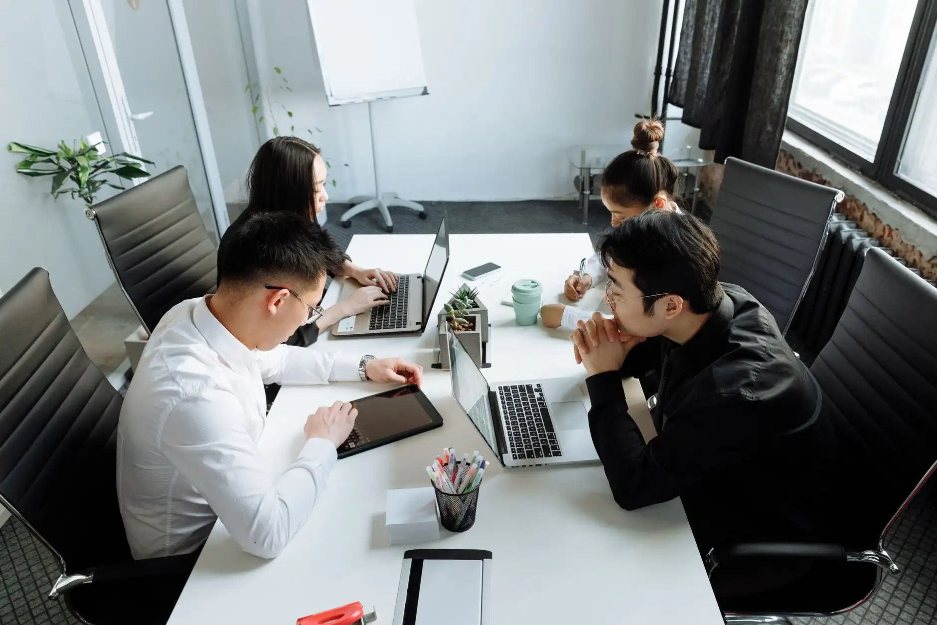 上海品牌新媒体运营全案策划：从策略到执行的完整服务流程解析