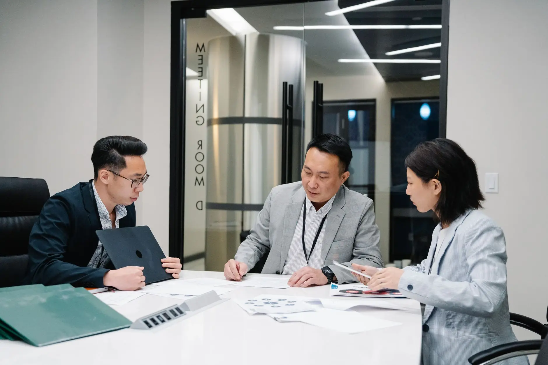 广告策划与新媒体运营融合趋势下，企业品牌曝光度提升的实践方案解析正文配图 1