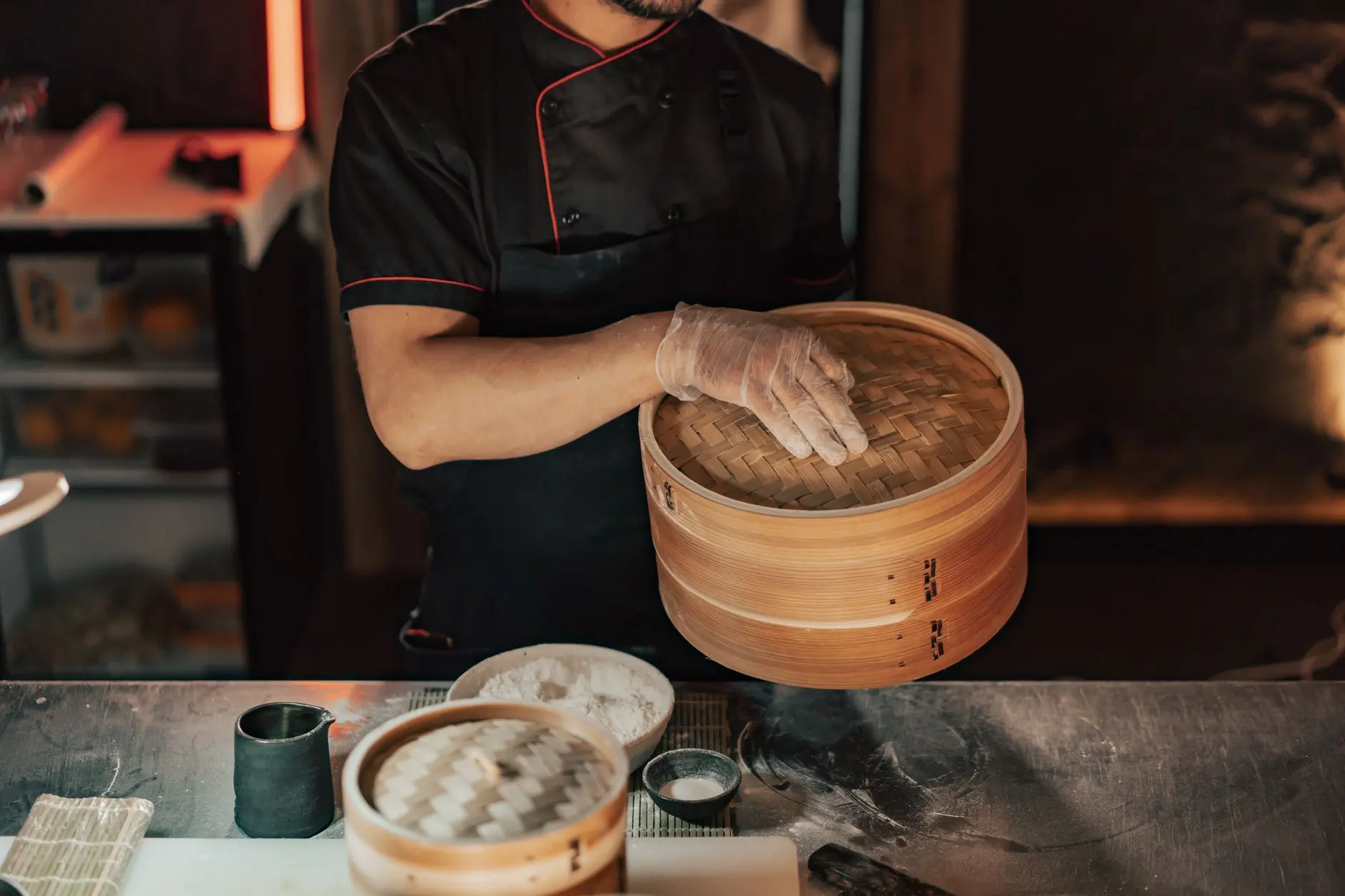 企业短视频账号运营效果对比：代运营与自建团队的投入产出分析