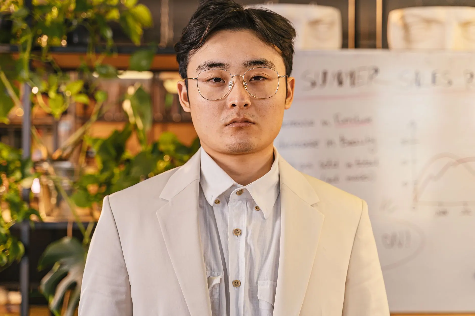 新媒体运营服务对比：含熵广告与行业常规执行方案差异分析