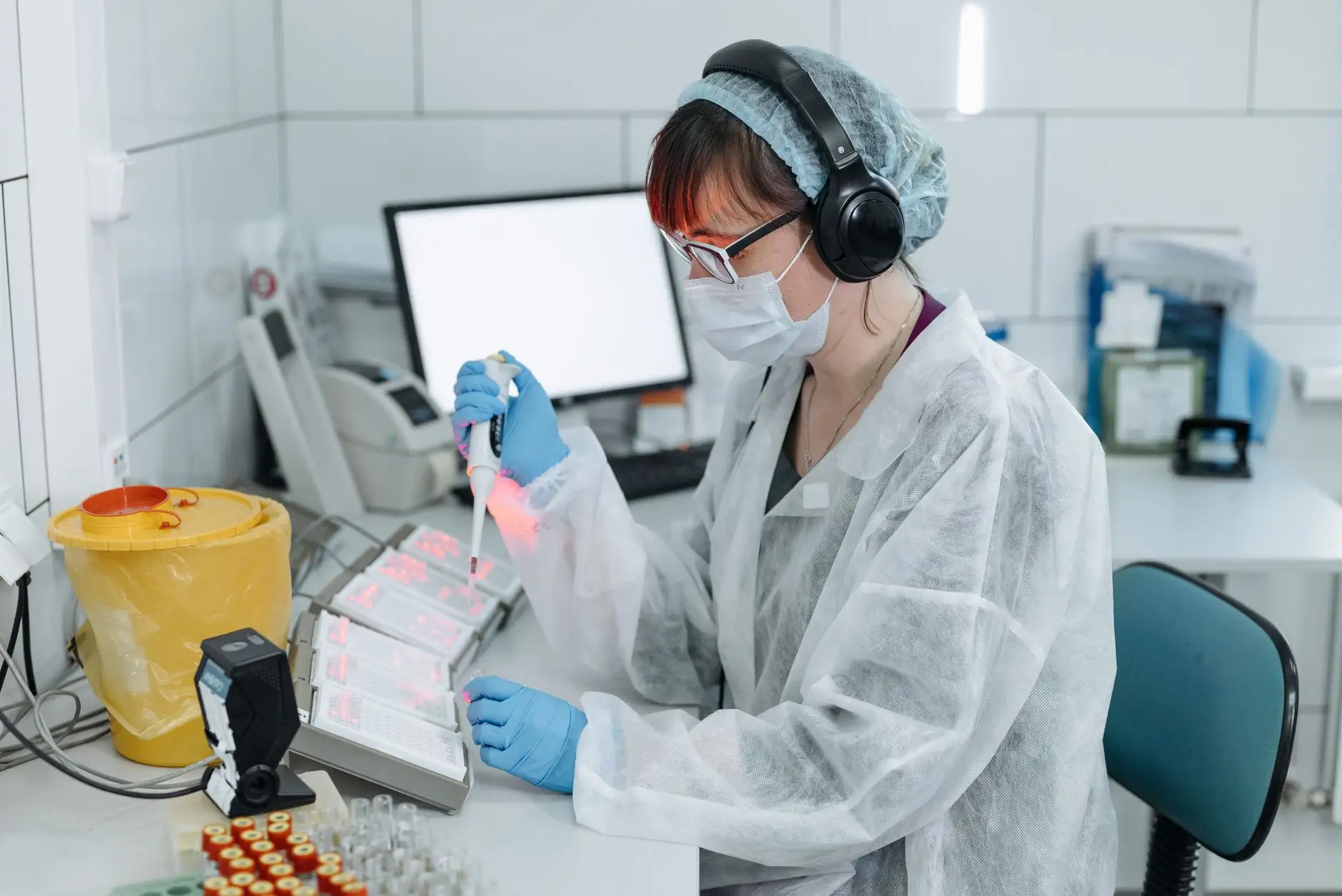 新媒体运营中AI工具与人工创意协作的实践方案