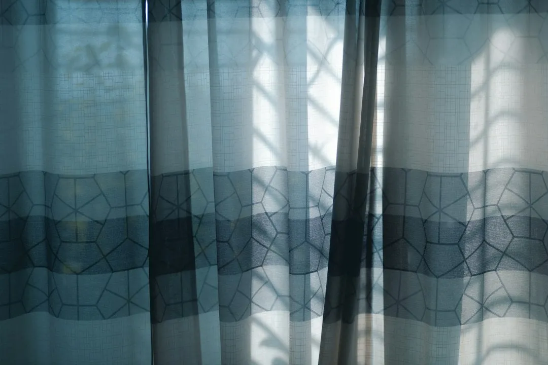 新媒体运营服务对比：含熵广告与行业常规执行方案差异分析